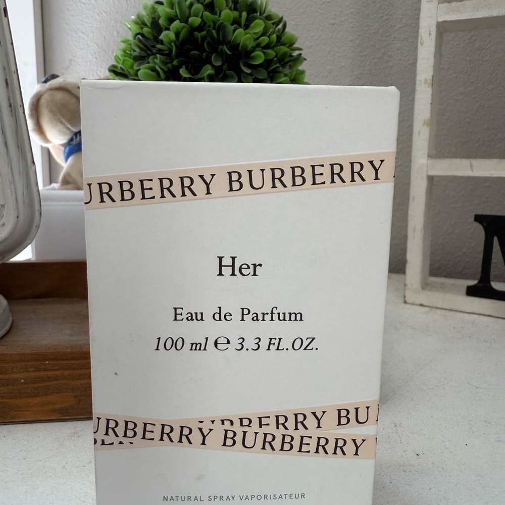 New in the box. 
Burberry Her Eau de Parfum 100ml - Classic White Box